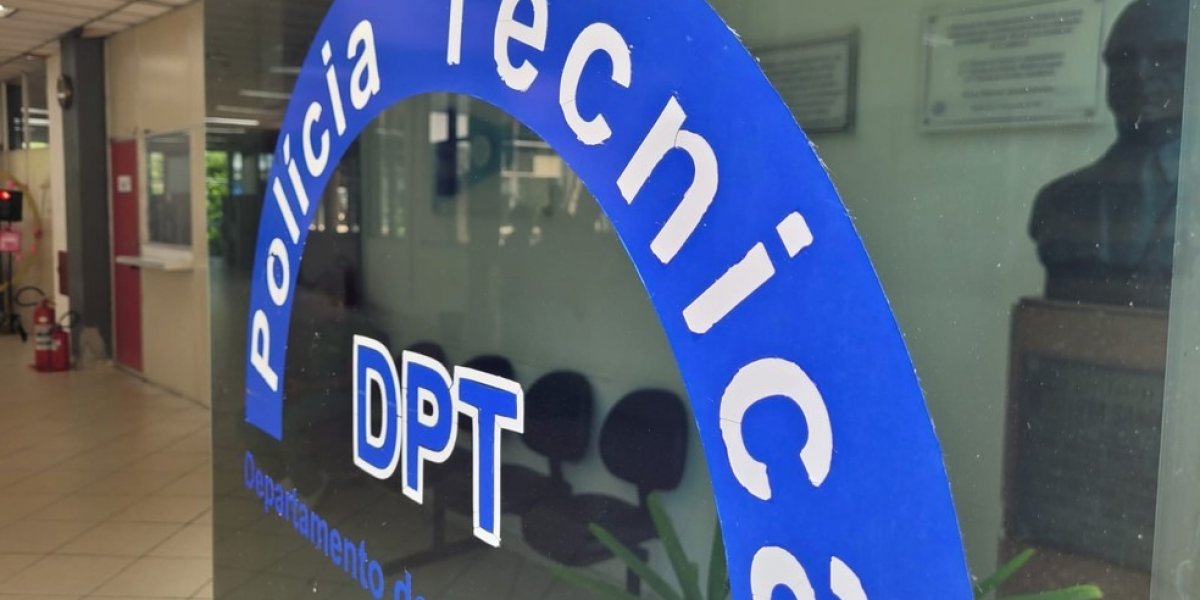 A imagem mostra a Polícia Técnica da Bahia