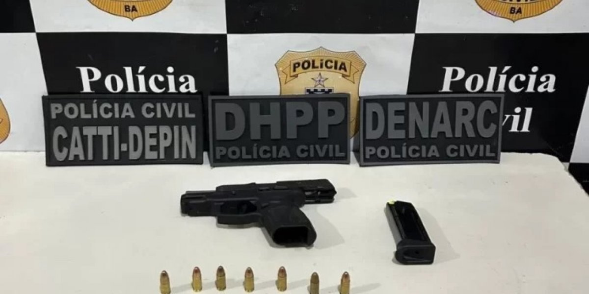 A imagem mostra os itens apreendidos durante a operação