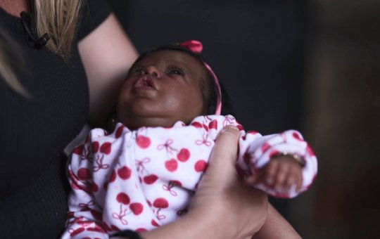 Deputado propõe multa para quem buscar atendimento médico com bonecas reborn em Minas Gerais