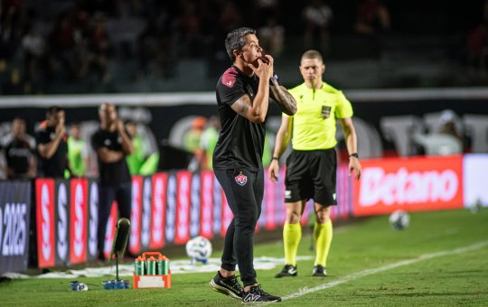 Thiago Carpini completa um ano comandando o Vitória; Veja os números