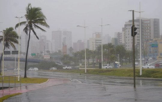 Fortes chuvas causam alagamentos em Salvador