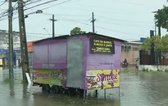 Duas pessoas morreram eletrocutadas em trailer devido a fortes chuvas