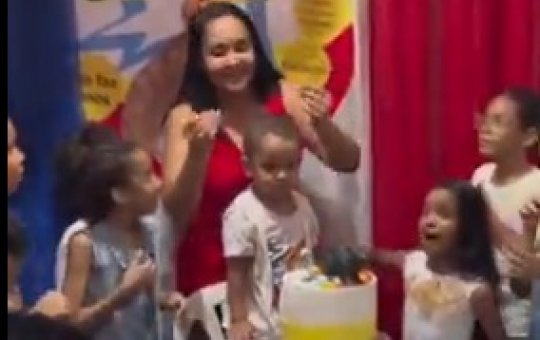 Criança faz festa de aniversário com tema de 'pega-tudo' e viraliza