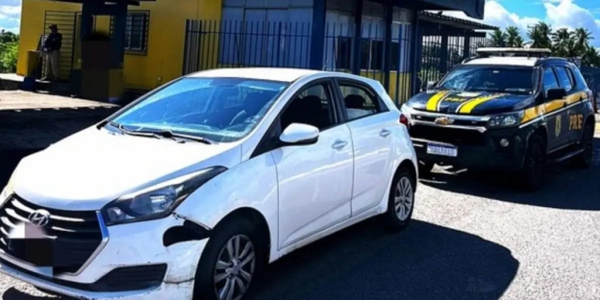 Carro detido pela Polícia Rodoviária Federal