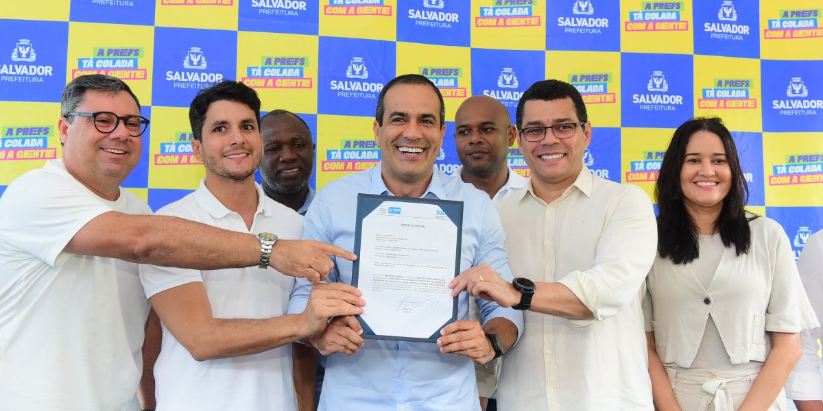 Prefeito Bruno Reis durante assinatura do termo