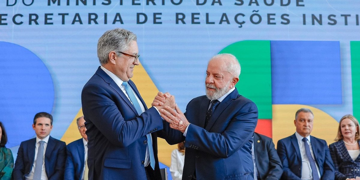 Presidente Lula ao lado do Ministro da saúde Alexandre Padilha