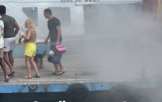 Lancha que levaria cantora Hanaya a Valença pega fogo antes do embarque