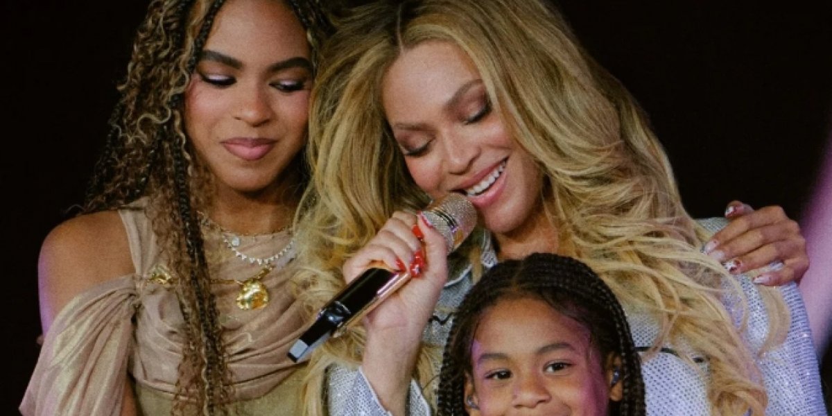 Blue Ivy ao lado de Beyoncé e Rumi