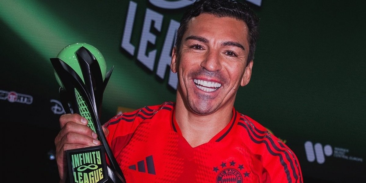 Lúcio em campeonato de futebol pelo Bayern de Munchen