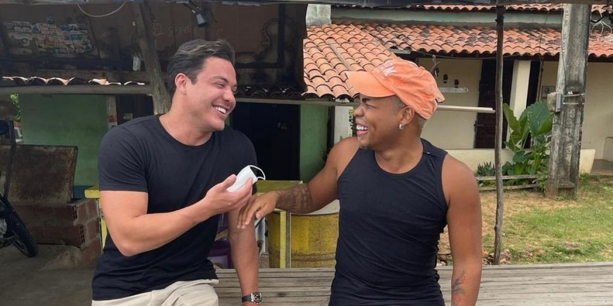 Wesley Safadão e Cristian Bell rindo juntos