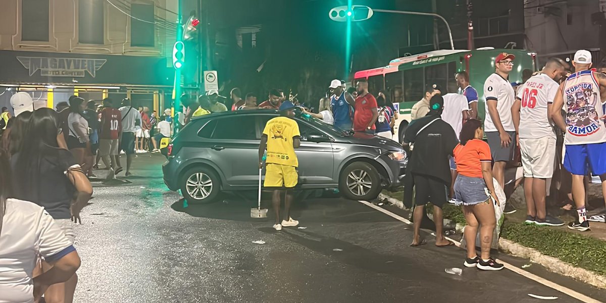 Torcedores do Bahia são atropelados após BA-VI, perto da Fonte Nova