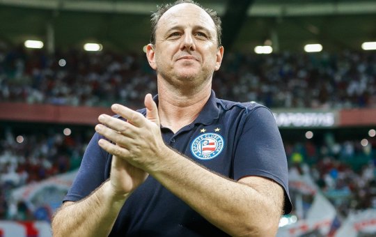 Ceni não concorda com expulsões, mas destaca garra: 'Tivemos coração'