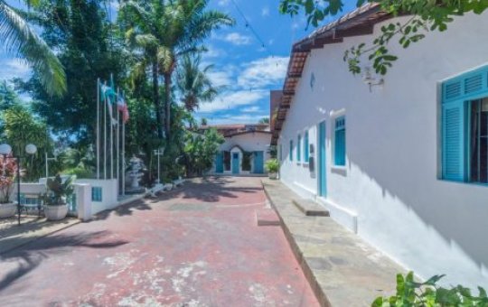 Integrantes da torcida organizada do Bahia picham terreiro de candomblé e casa se pronuncia: 'Intolerância e desrespeito'