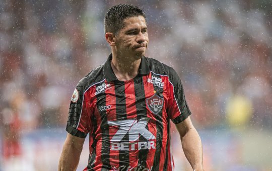 Osvaldo lamenta falhas que geraram gols do Bahia