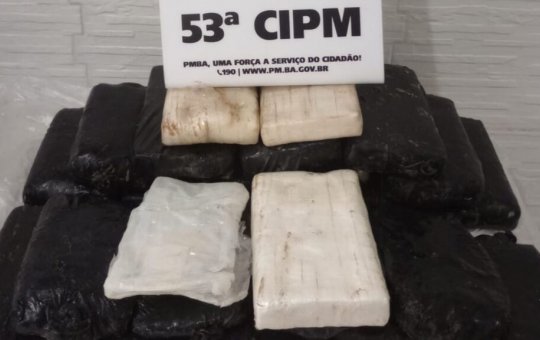 Tabletes de cocaína são encontrados na praia de Sauípe, no litoral norte da Bahia