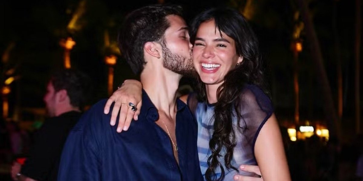 Bruna Marquezine e João Guilherme são flagrados juntos em show meses após o término