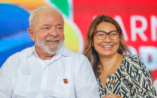 Justiça dá 20 dias para Janja e governo explicarem gastos com viagens
