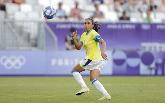 Marta é escolhida como maior jogadora de futebol feminino da história