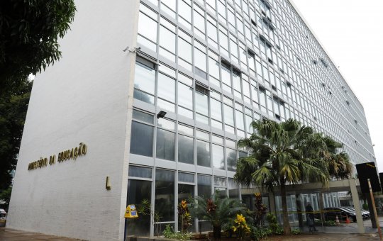 MEC proíbe formato EAD para cinco cursos superiores