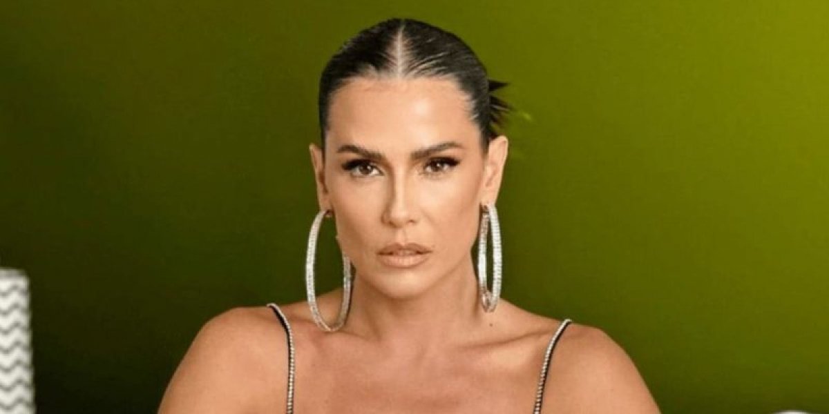 Debora Secco em ensaio fotográfico