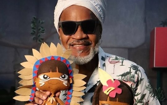 Justiça condena Carlinhos Brown por uso indevido de criação artística infantil