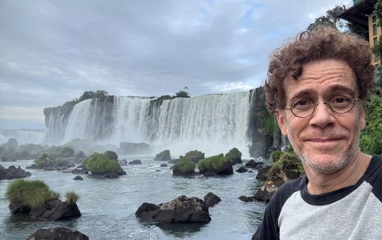 Nando Reis critica venda de áreas verdes em Salvador e pede preservação