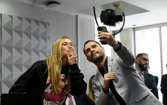 Senador se retrata após tietar Virgínia Fonseca em sessão da CPI das Bets