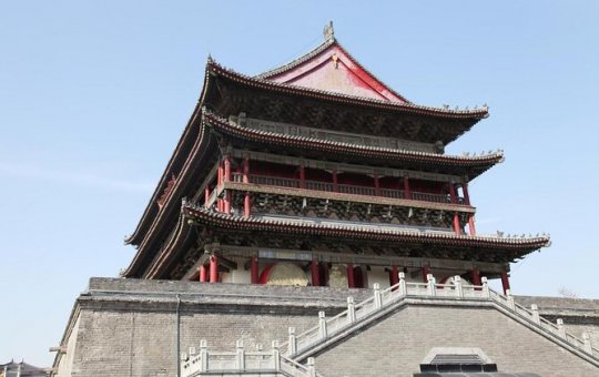 Telhas de torre construída há mais de 600 anos desabam na China e assustam população