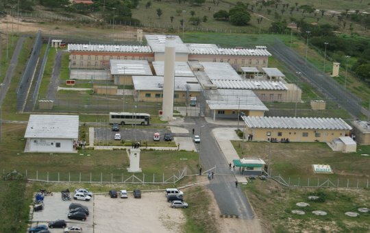 Advogado é preso ao tentar entrar em presídio com drogas escondidas na bota em Serrinha