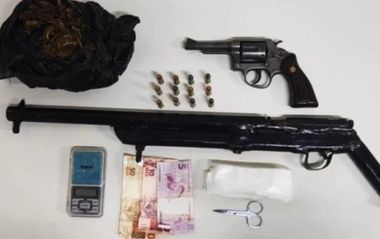 Homem é preso com armas e drogas durante Operação Força Total em Lapão (BA)