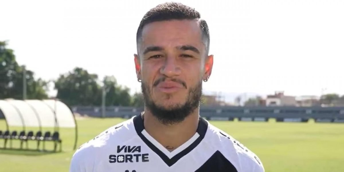 Meio-campista Philippe Coutinho em entrevista antes do tiroteio