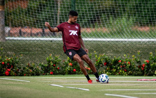 Willian Oliveira durante o treinamento pelo Vitória