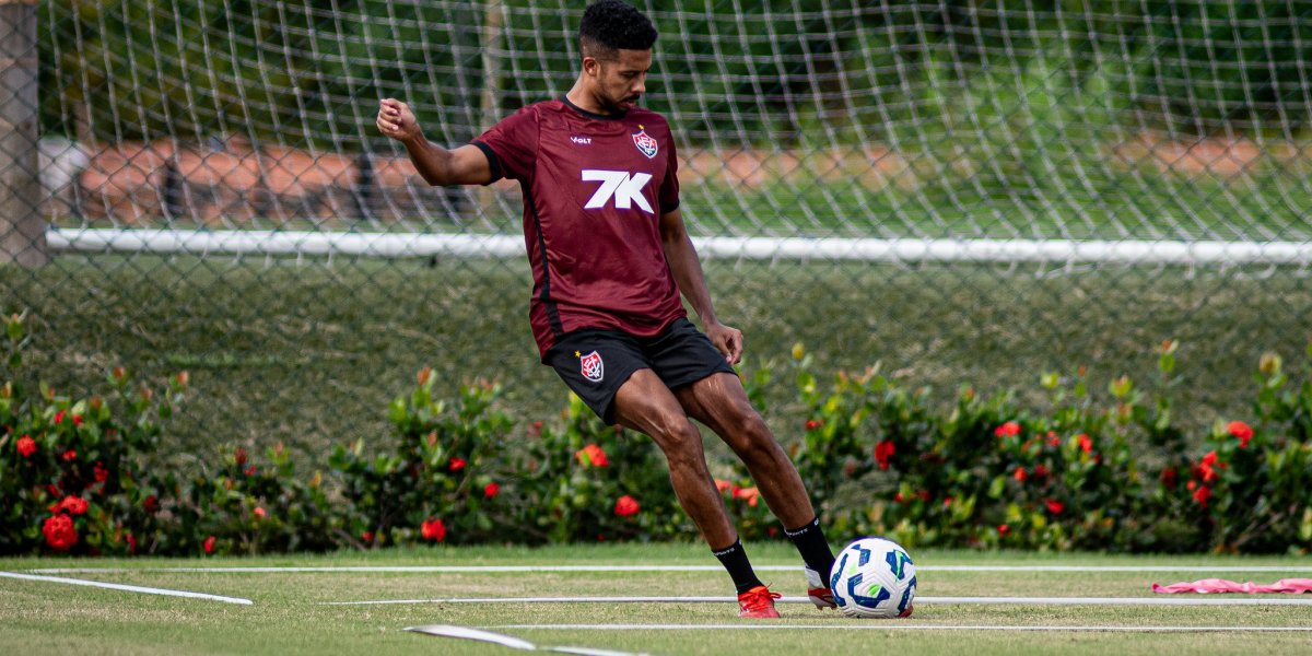 Willian Oliveira durante o treinamento pelo Vitória