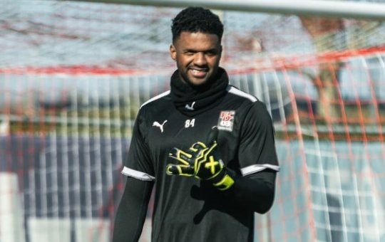 Goleiro revelado pelo Vitória conquista feito histórico no futebol mundial