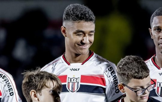 Pedro Severino apresenta melhora e acena para apoiadores