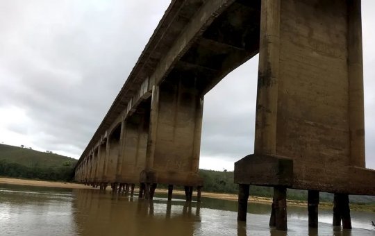 Rui Costa anuncia demolição da ponte sobre o Rio Jequitinhonha