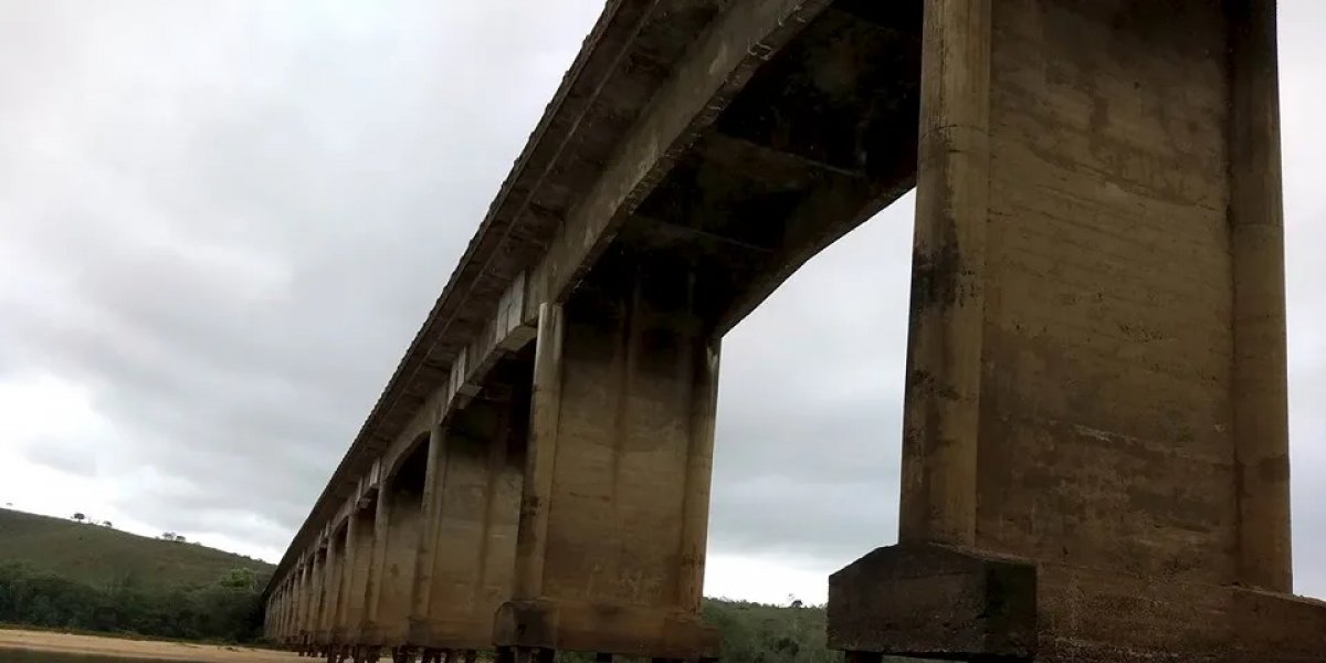 Ponte sobre o Rio Jequitinhonha, localizada em Itapebi