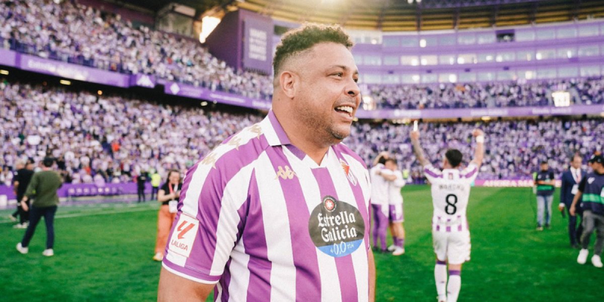 Ronaldo Fenômeno com camisa do Real Valladolid