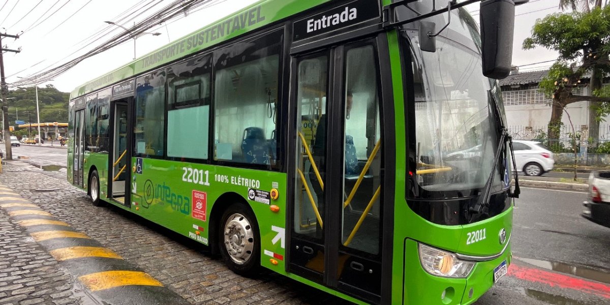Novos ônibus entregeues à capital baiana