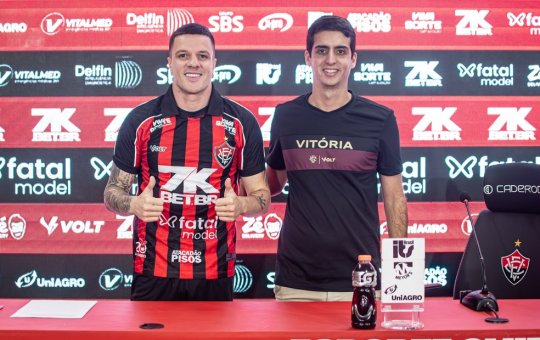 Oficialmente apresentado no Leão, o artilheiro Renato Kayzer projeta encontro com Santos de Neymar