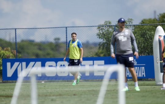 Santiago Arias treina normalmente e pode reforçar o Bahia