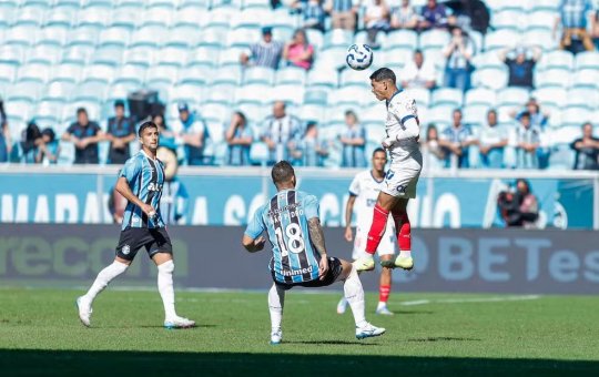 Bahia perde para o Grêmio com pênalti polêmico e deixa o G-6 do Brasileirão
