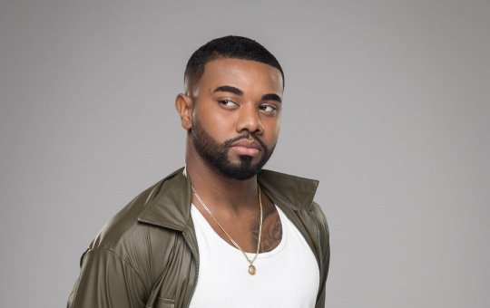 Davi Brito abre o jogo sobre deixar o vício do álcool: 'Era preso nesse vício'