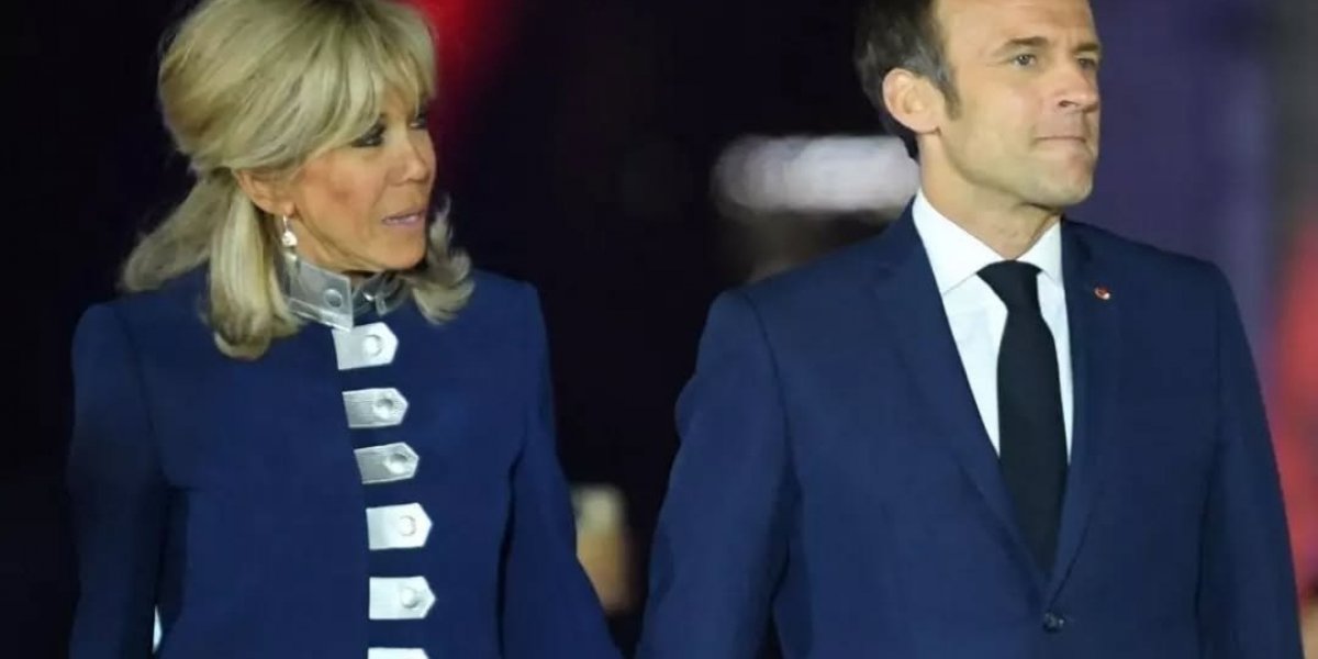 Emmanuel Macron e Brigitte Macron juntos em foto