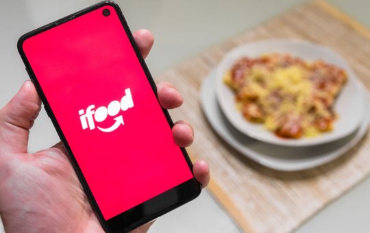 Ifood começa a cobrar nova taxa obrigatória para usuários da plataforma