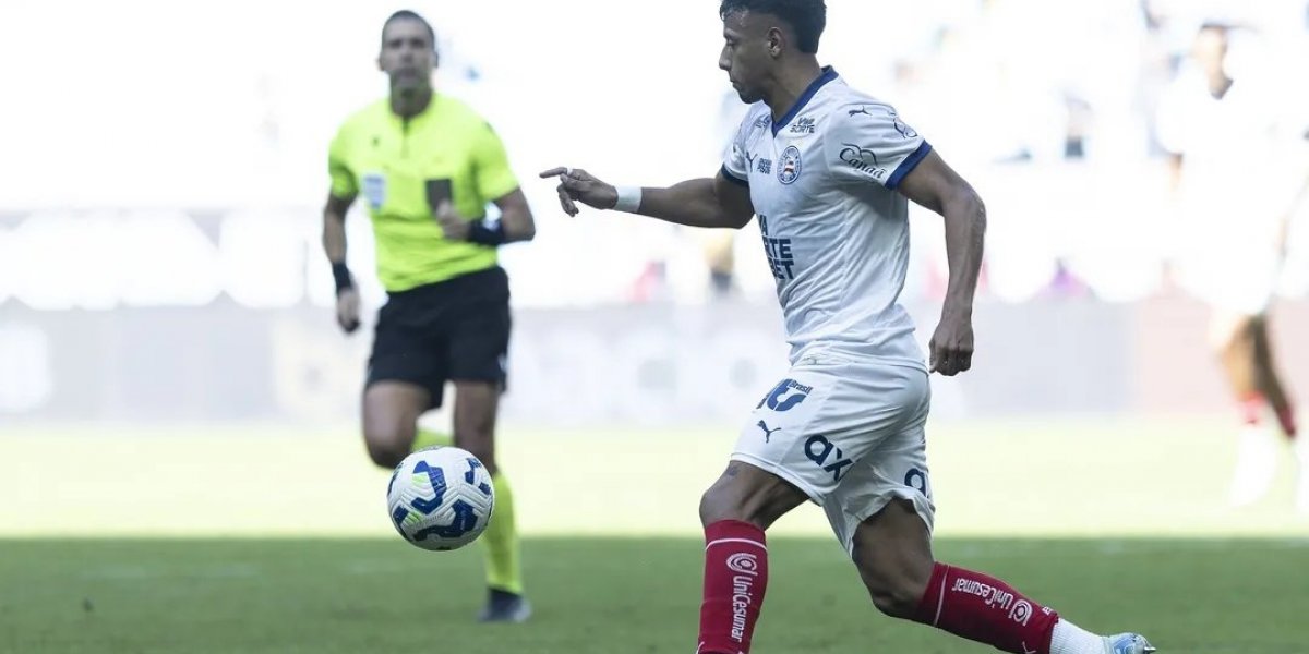Lucho em duelo contra o Grêmio