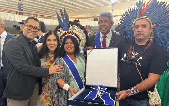 Jerônimo Rodrigues é condecorado com maior honraria brasileira