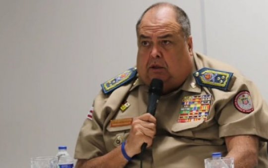 Ex-comandante dos bombeiros anuncia que fará 'dieta' para perder peso