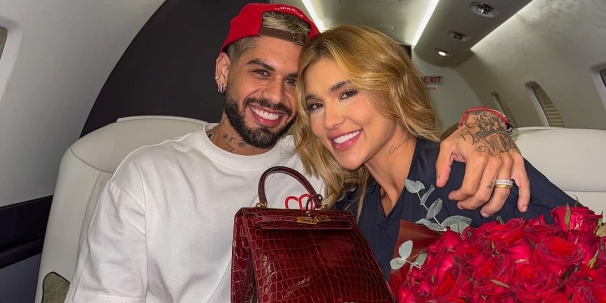 Zé Felipe e Virginia dentor de seu avião