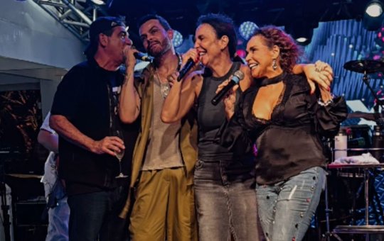Ao lado do marido, Ivete curte aniversário com presença de Daniela Mercury e Durval Lelys